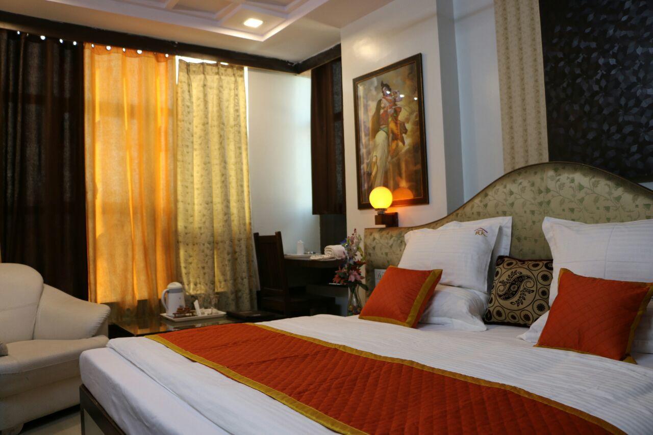 Hotel R K Excellency 2*