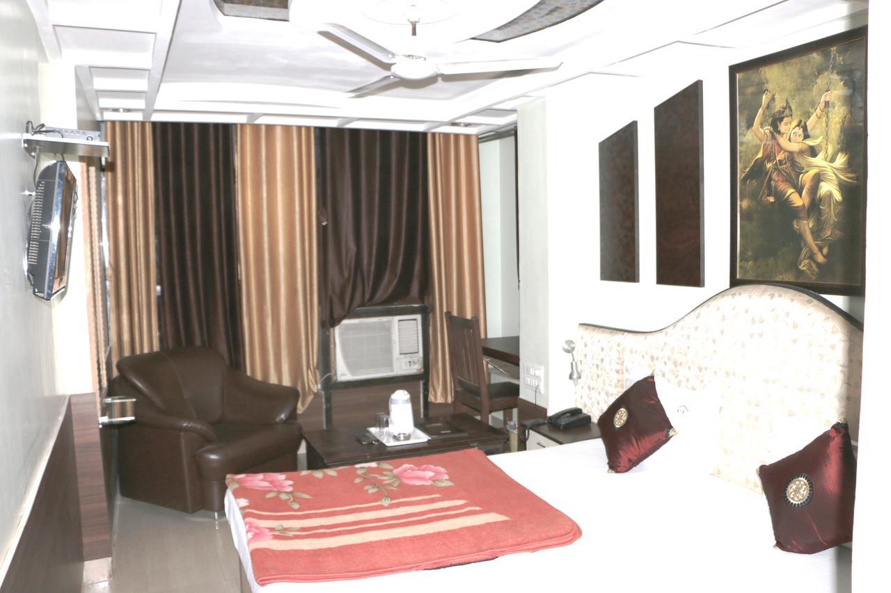 Hotel R K Excellency 2*